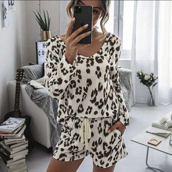 Women's Leopard Print Long Sleeve Top & Drawstring Short Set 2pc Loungewear Sz S - Picture 1 of 15